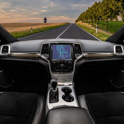 Vordere Sitzreihe einer Limousine
